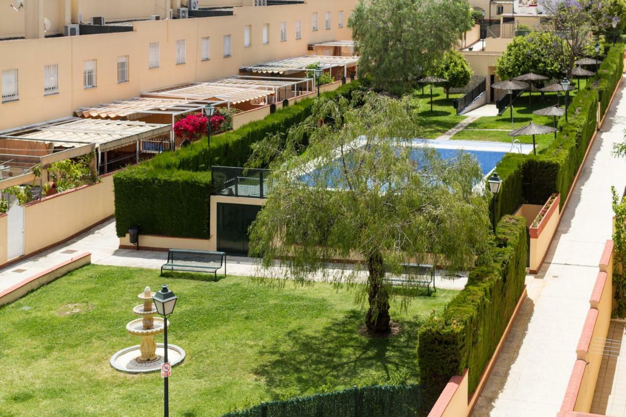 Apartamento Ático con piscina, gran terraza, AC, 2 hab Mairena del Aljarafe Exterior foto