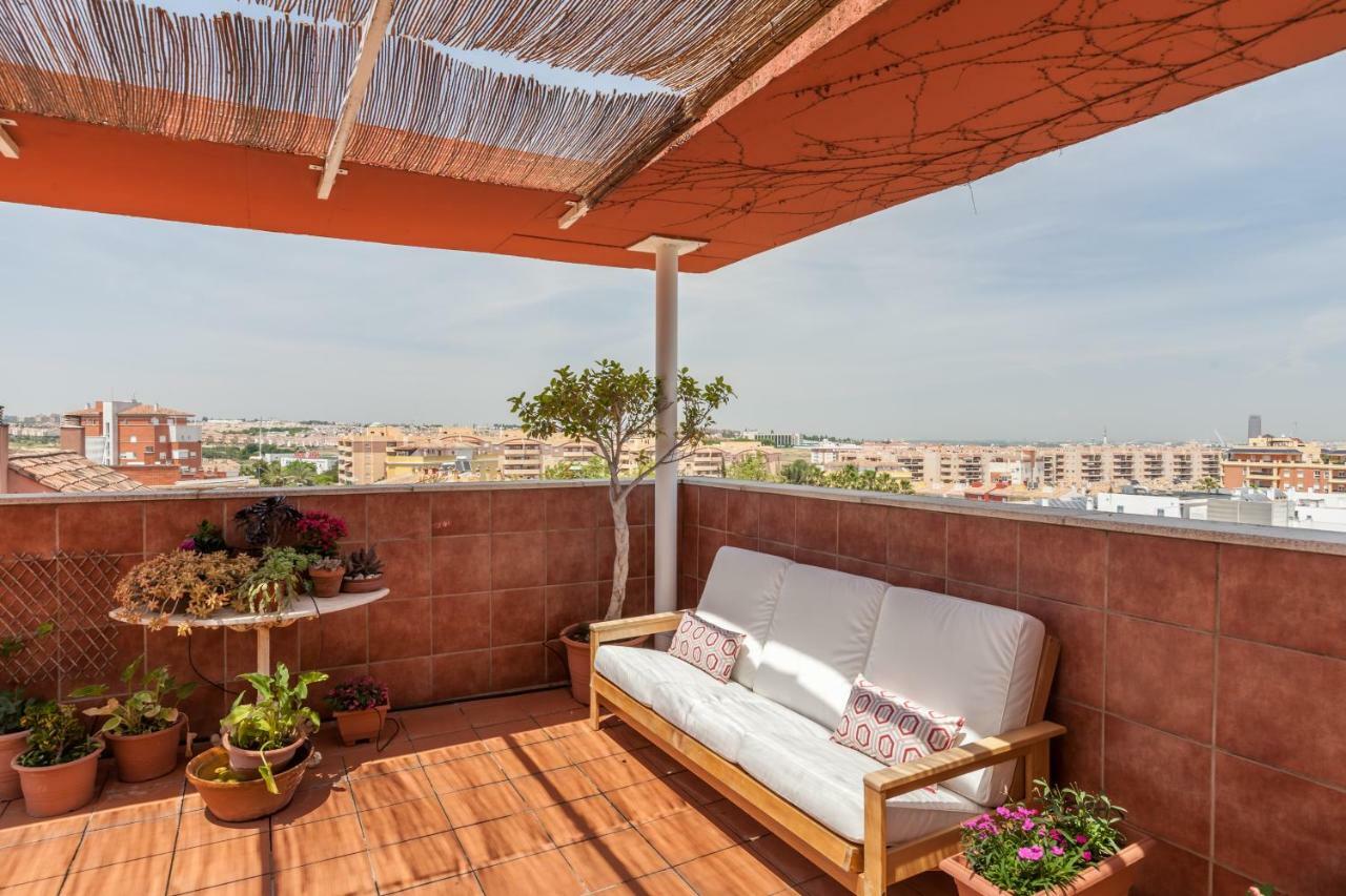 Apartamento Ático con piscina, gran terraza, AC, 2 hab Mairena del Aljarafe Exterior foto
