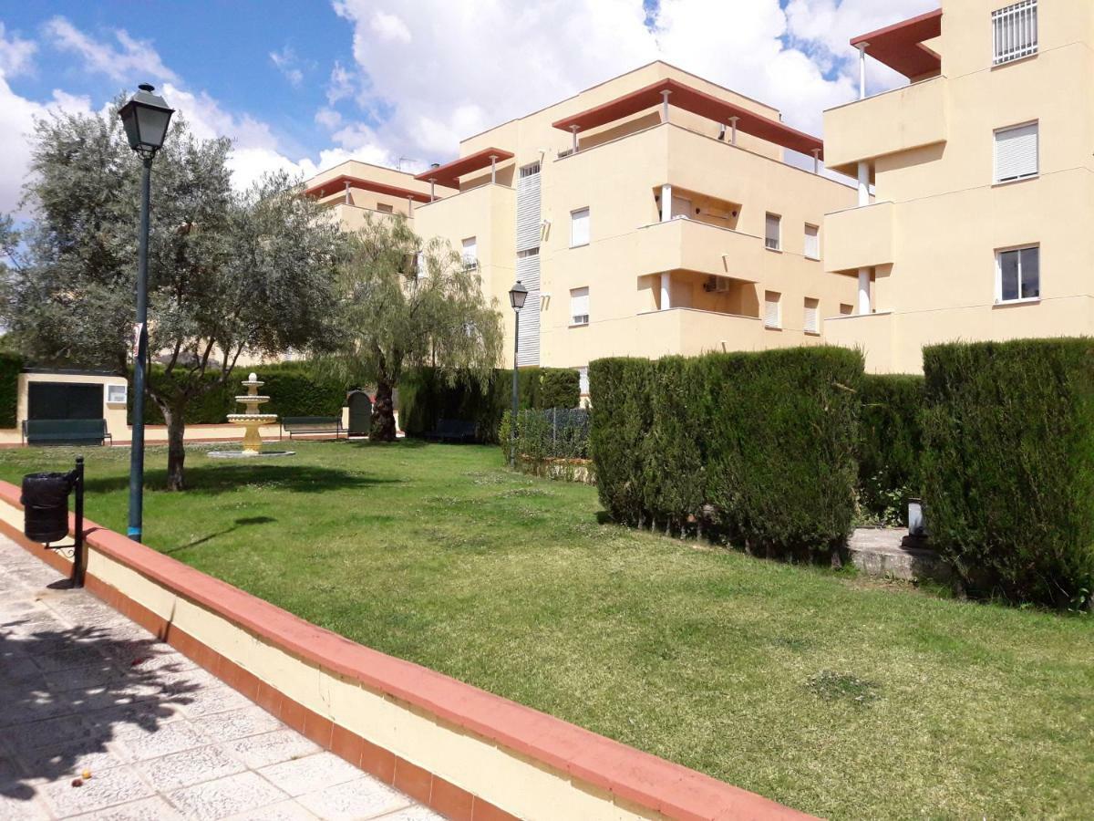 Apartamento Ático con piscina, gran terraza, AC, 2 hab Mairena del Aljarafe Exterior foto